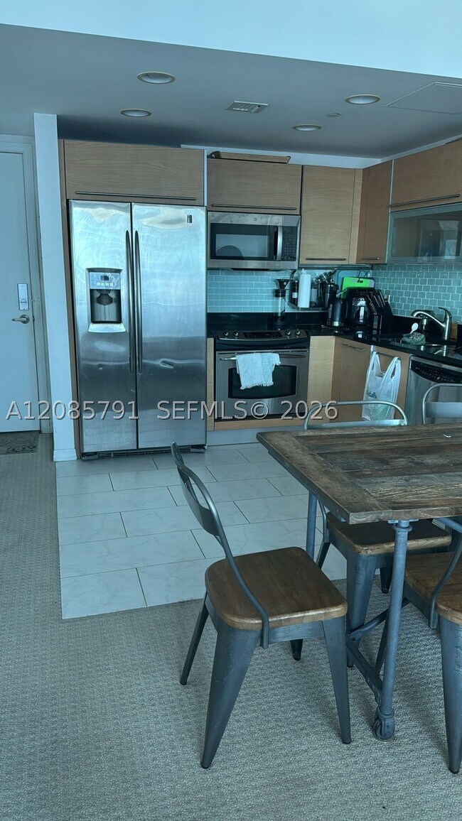 Building Photo - 950 Brickell Bay Dr