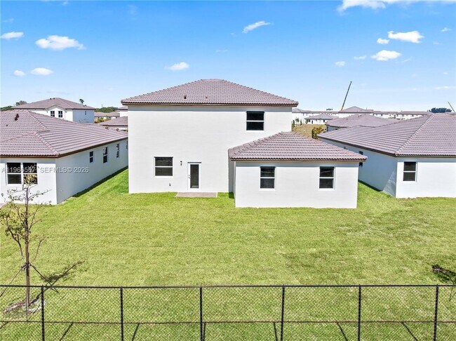 Building Photo - 2442 SE 30th Dr