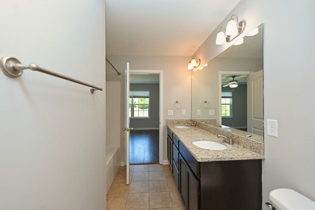 Building Photo - Minutes to Nashville! Stylish 2BR/2.5BA Goodlettsville Townhome