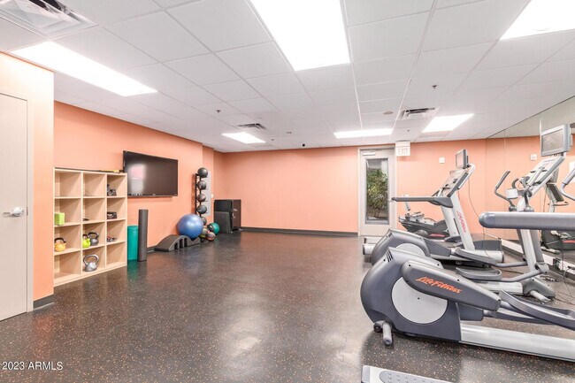 Building Photo - 4737 N Scottsdale Rd