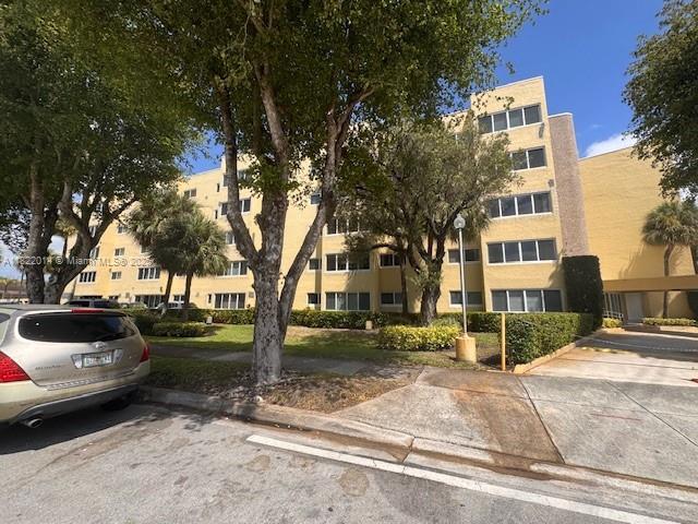 Building Photo - 2690 SW 22nd Ave