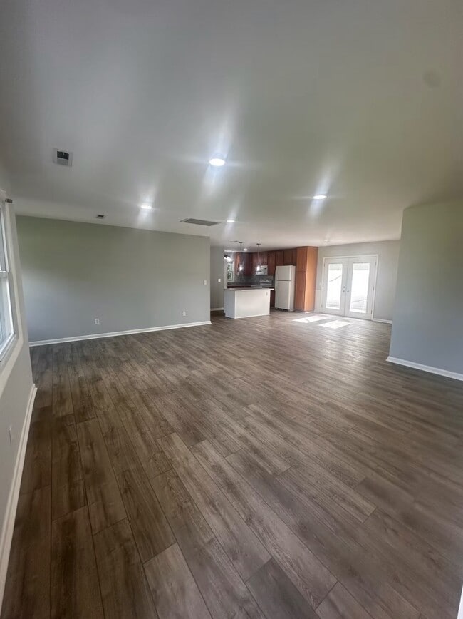 Building Photo - 113 N Crestwood Dr