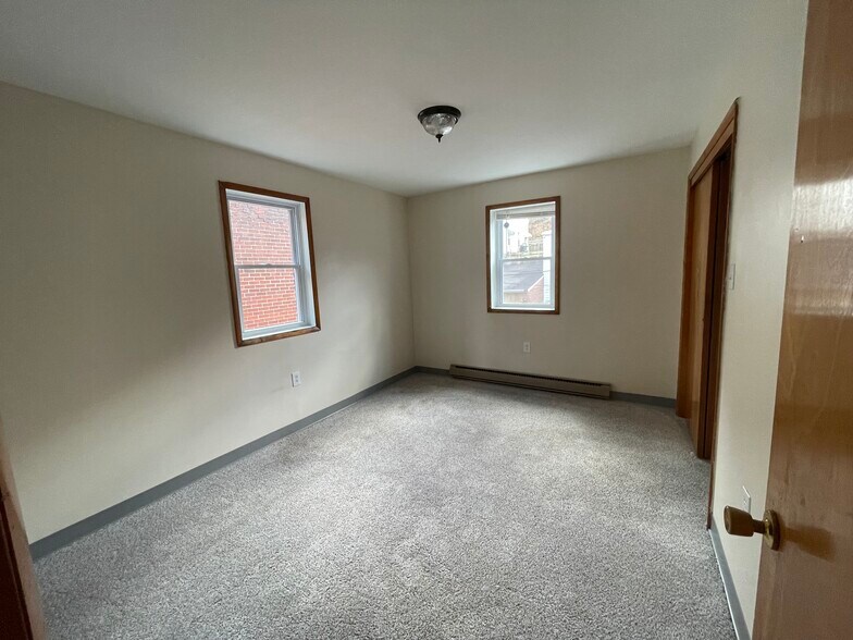 Building Photo - 111 Sunbury St
