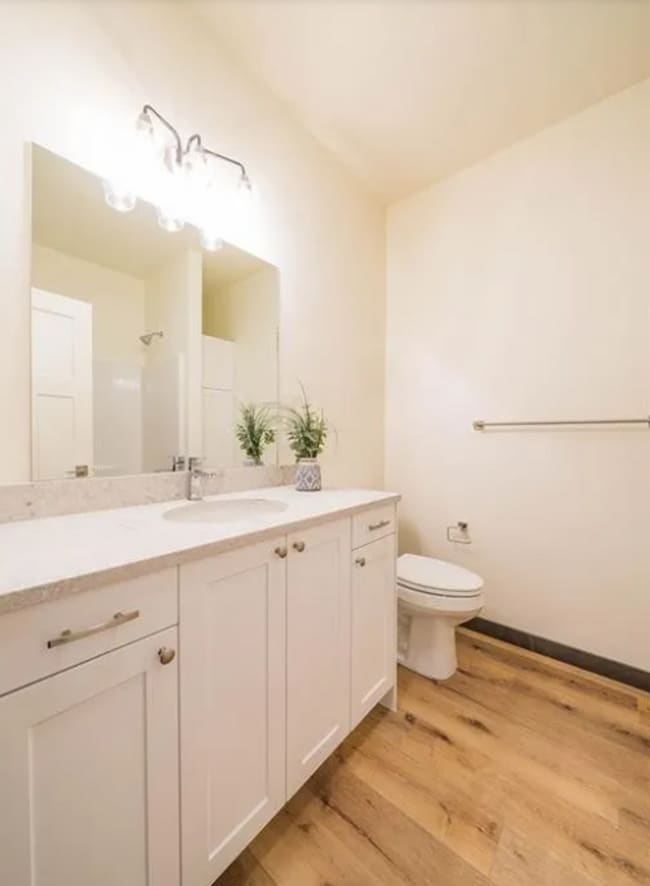 Building Photo - Beautiful condo in a great location!