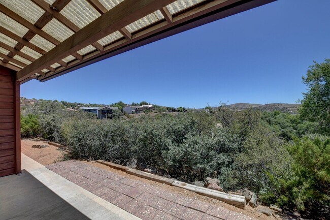 Building Photo - Home in Cliff Rose!