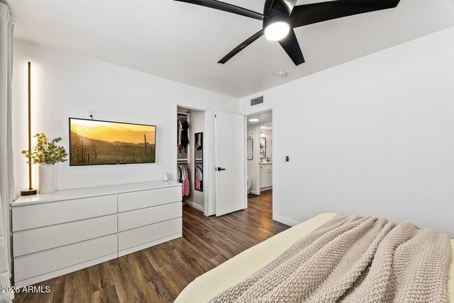 Building Photo - 1024 N 85th Pl