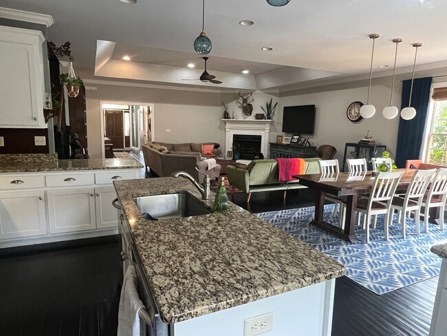 Building Photo - Beautiful 5 Bed 3 Bath Home! Fall 2026!