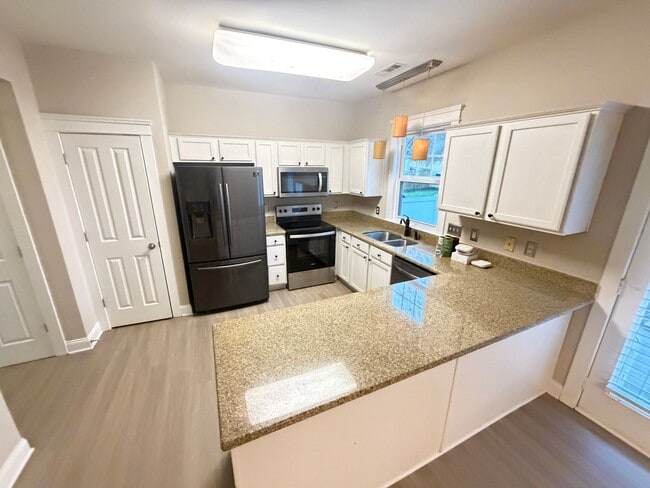 Building Photo - Charming 3-Bedroom Home – Walking Distance to Birkdale Village!