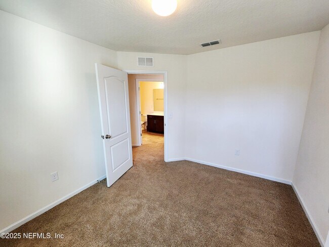 Building Photo - 99 Bush Pl