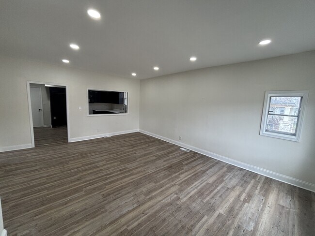 Building Photo - 1368 Waite St