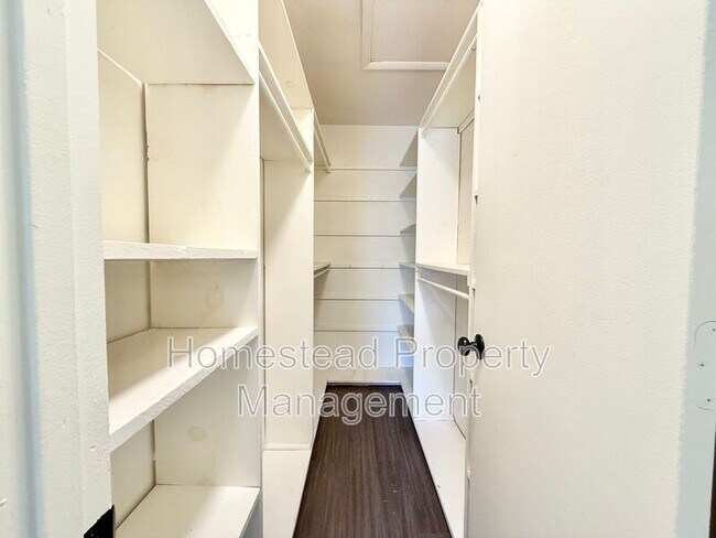 Building Photo - 2141 SW 45th St