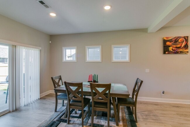 Building Photo - 1132 Eagle's View Dr
