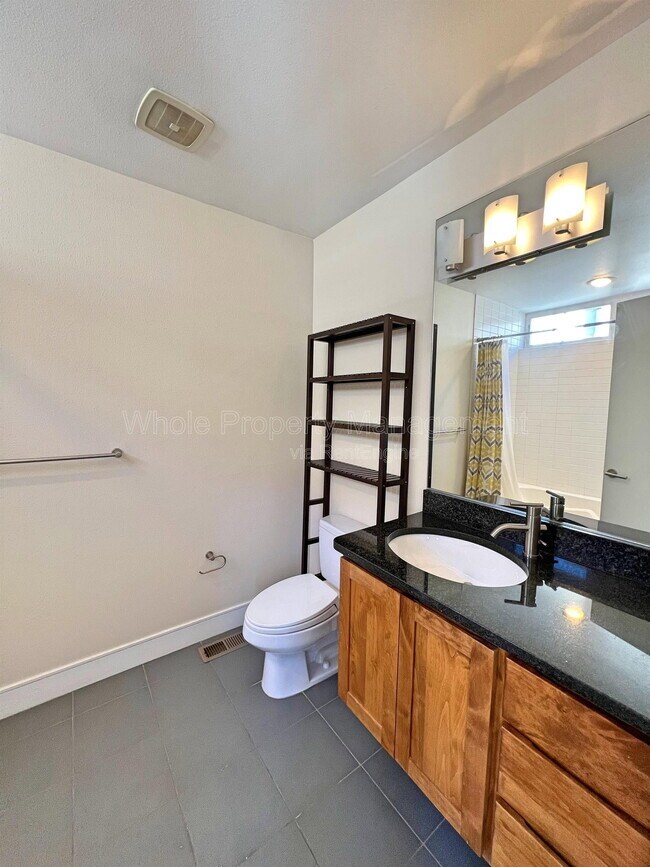 Building Photo - 2403 Bryant St