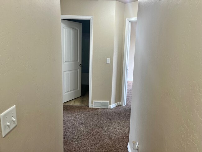 Building Photo - West Park Town House #55