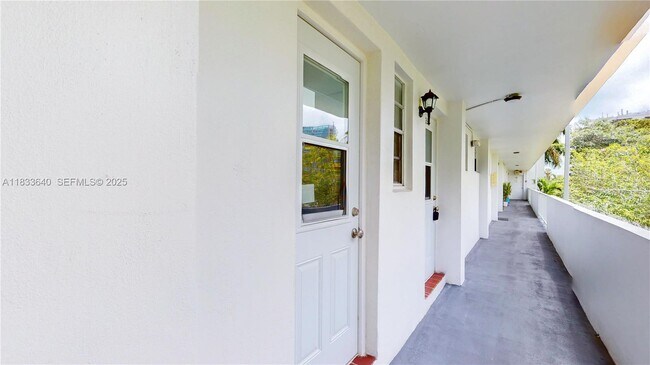 Building Photo - 1333 E Hallandale Beach Blvd