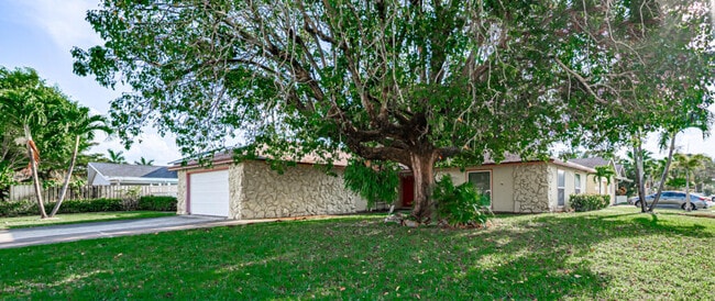 Building Photo - 1242 Wyndcliff Dr