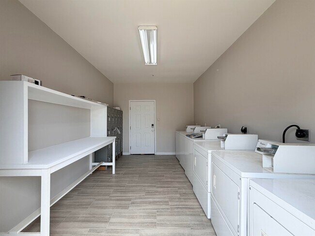 Building Photo - 5601 Cuenca Dr