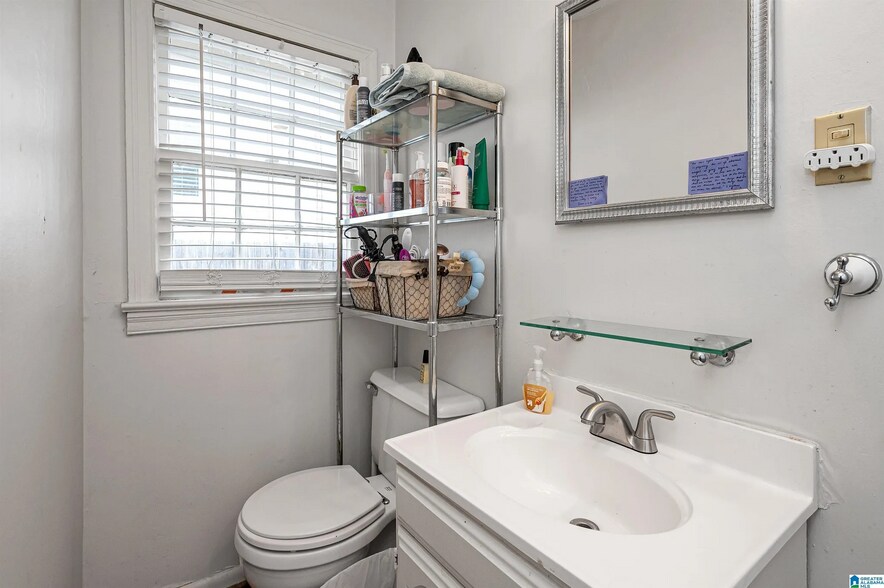 Building Photo - 113 Oglesby Ave