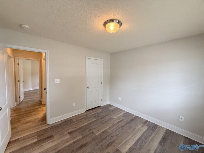 Building Photo - 211 High Green Dr