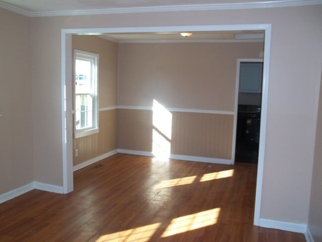 Building Photo - For rent