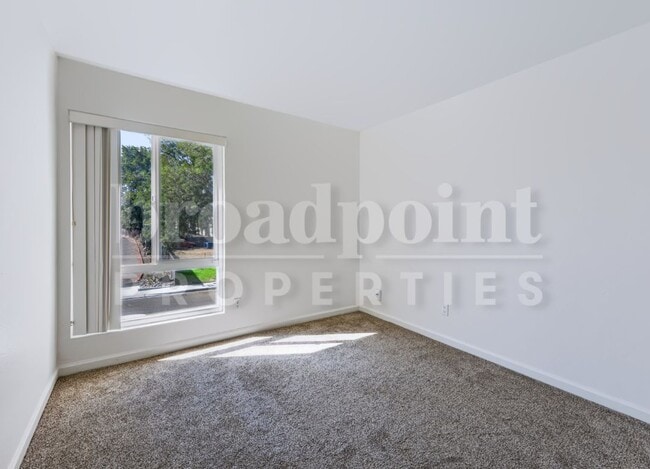 Building Photo - 2536 White Oak Pl