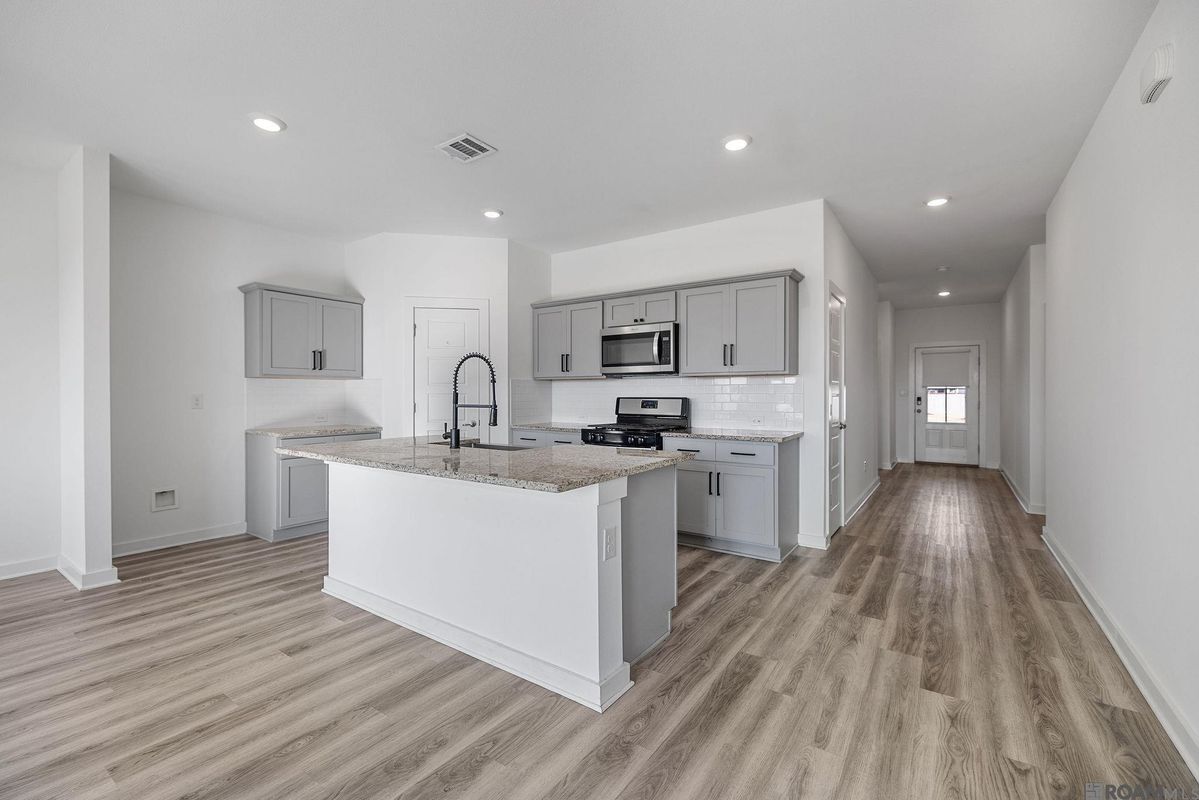 Building Photo - 12856 Silverbell Ave