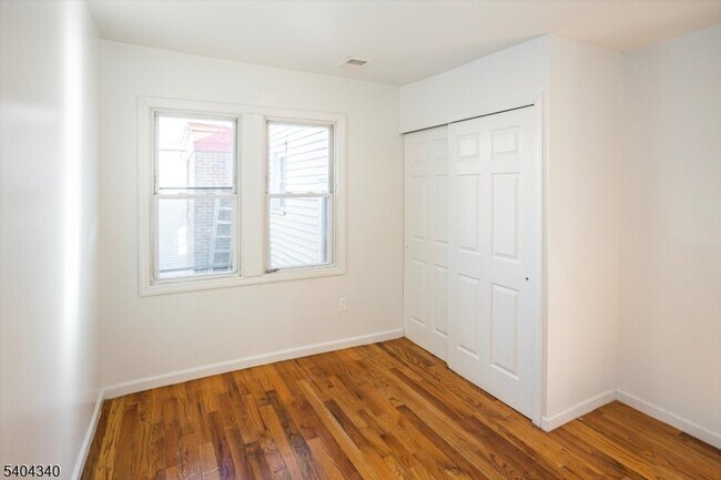 Building Photo - 29 William St