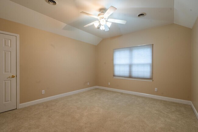 Building Photo - 1833 Waters Edge Dr