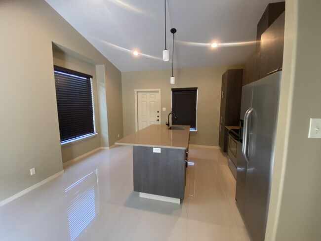 Building Photo - 1206 Upas Dr