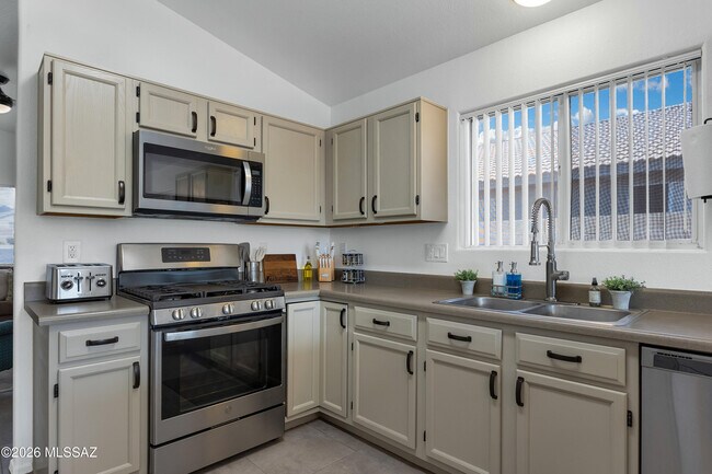 Building Photo - 5537 W Panther Butte St