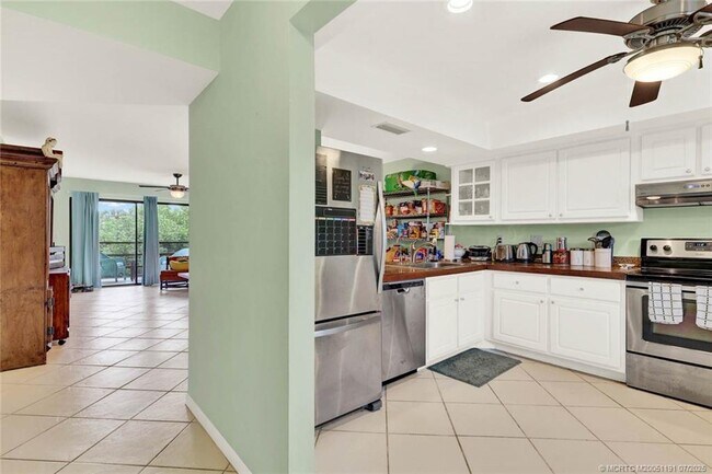 Building Photo - 1811 SW Palm City Rd