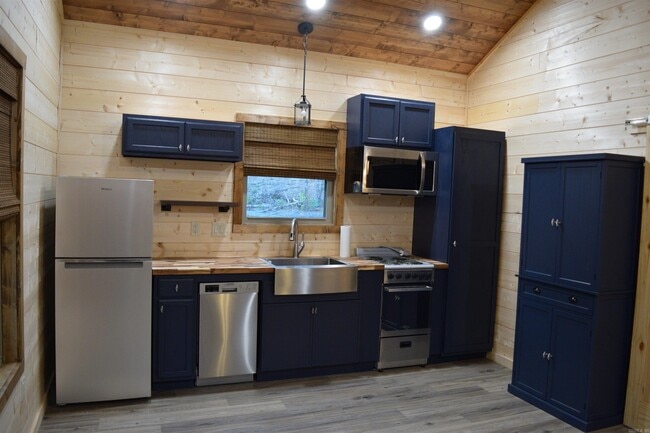 Building Photo - 86 Donham Dr