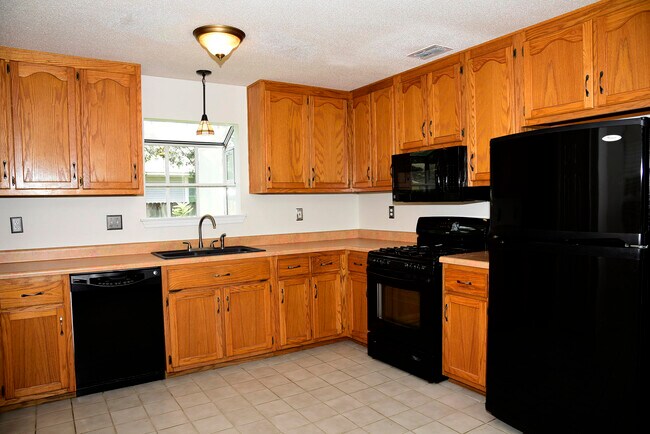 Building Photo - 311 Parkwood Pl
