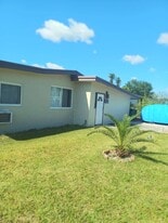 Building Photo - 4216 SW 51st St