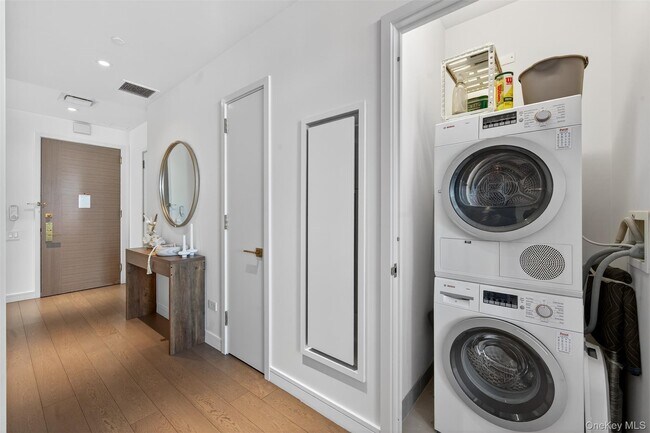 Building Photo - 305 E 51st St