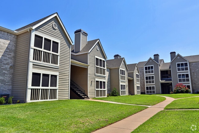 Building Photo - Savannah Square