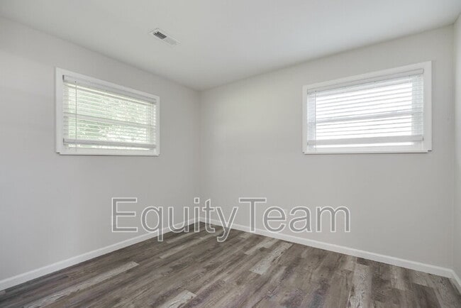 Building Photo - 9609 Helmsley Way