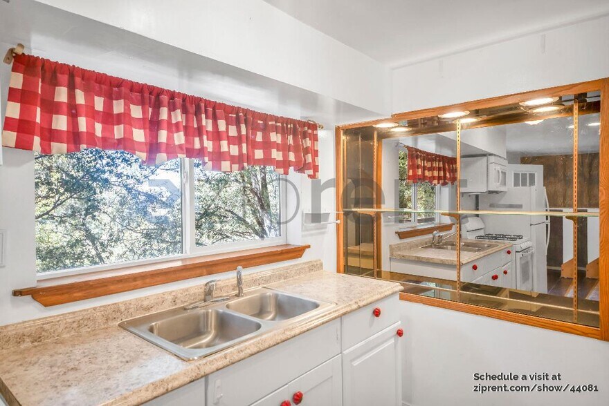 Building Photo - 129 Zermatt Dr