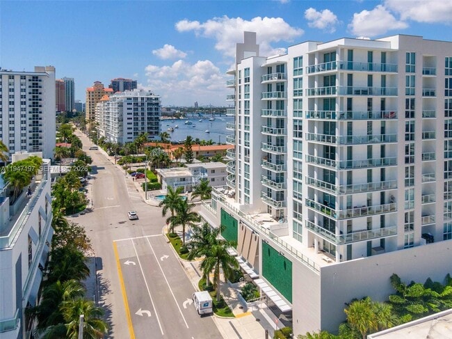 Building Photo - 401 N Birch Rd