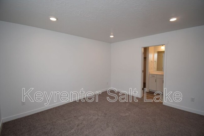 Building Photo - 397 N Buoy Ln
