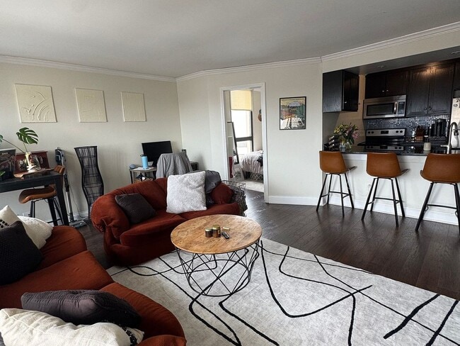 Building Photo - 1540 N La Salle Dr