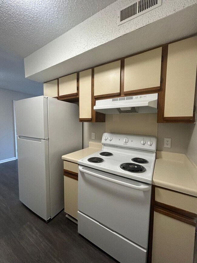 Building Photo - Modern Comfort & Convenience at Westfield Gardens Lexington - 353A