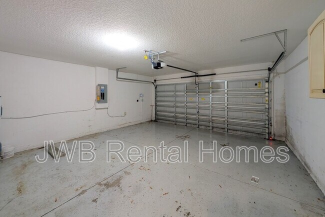 Building Photo - 5430 Shady Pine St S