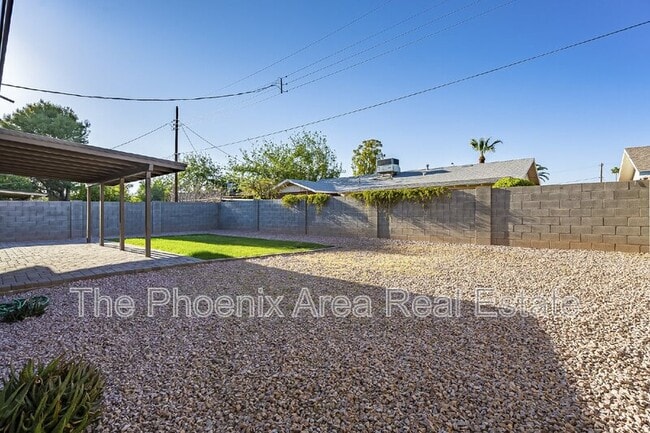 Building Photo - 8532 E Chaparral Rd