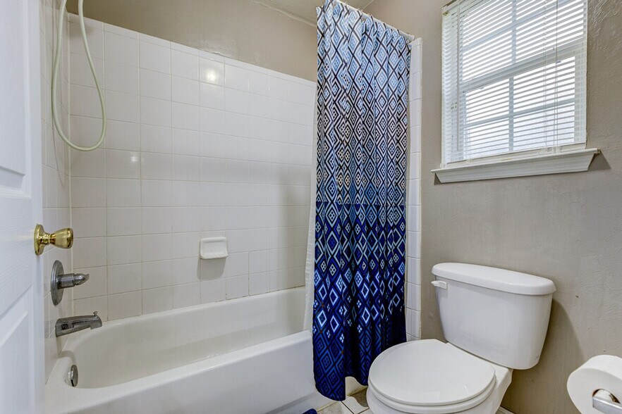 Building Photo - 309 Cactus St