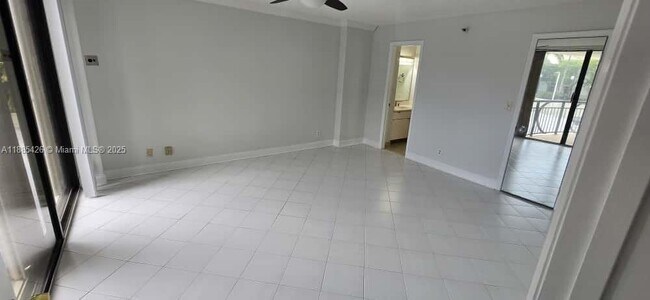 Building Photo - 2843 S Bayshore Dr