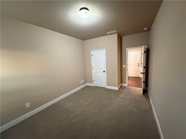 Building Photo - 3095 Carrick Rd