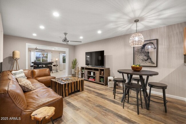 Building Photo - 6419 E Cambridge Ave