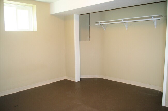 Building Photo - 474 Herschel St