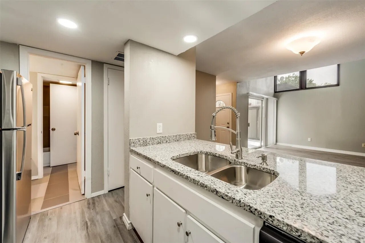 Kitchen - 4629 Country Creek Dr